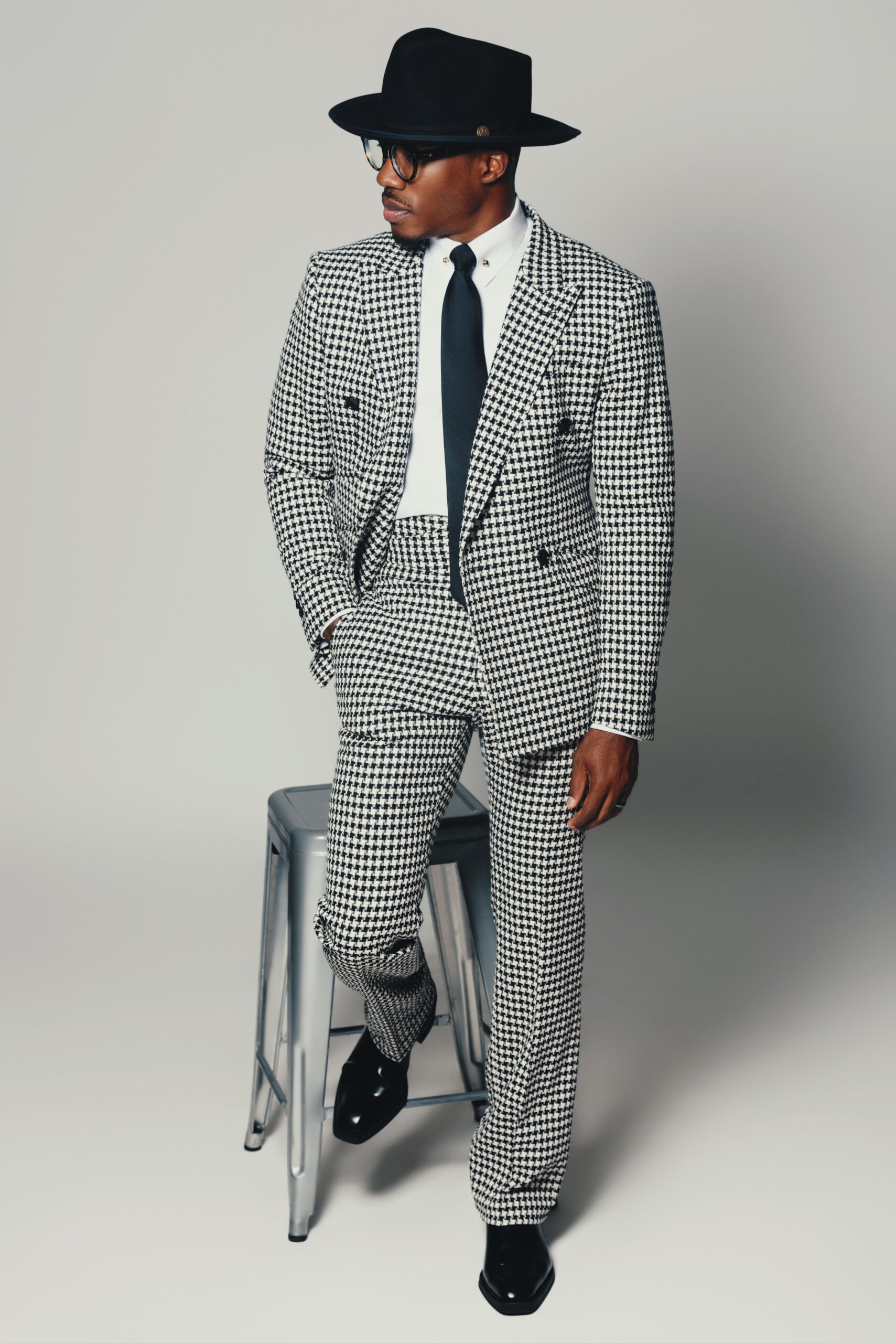 The Icon – Houndstooth Double-Breasted Suit